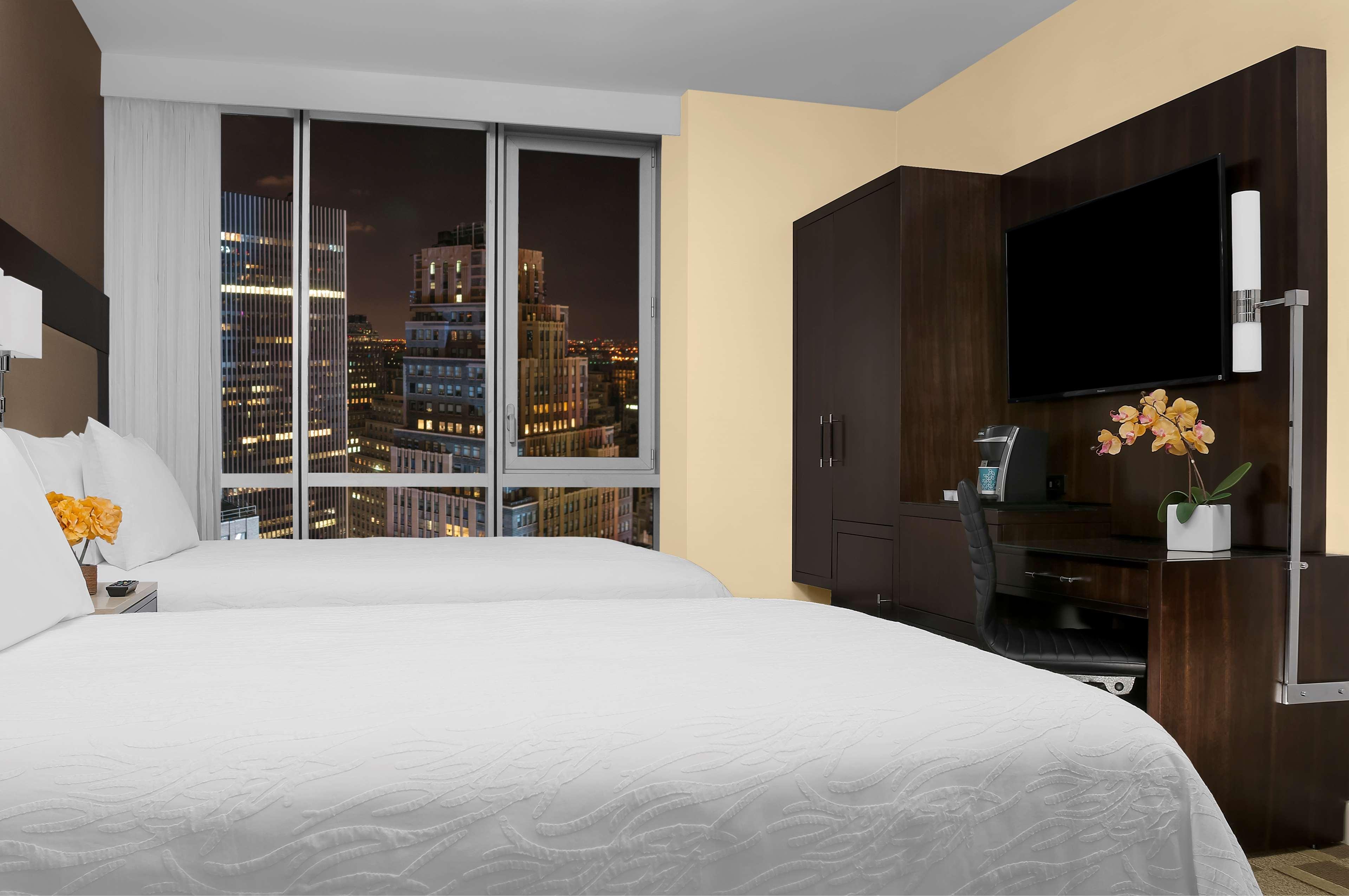 Hilton Garden Inn New York - Times Square Central Exterior foto
