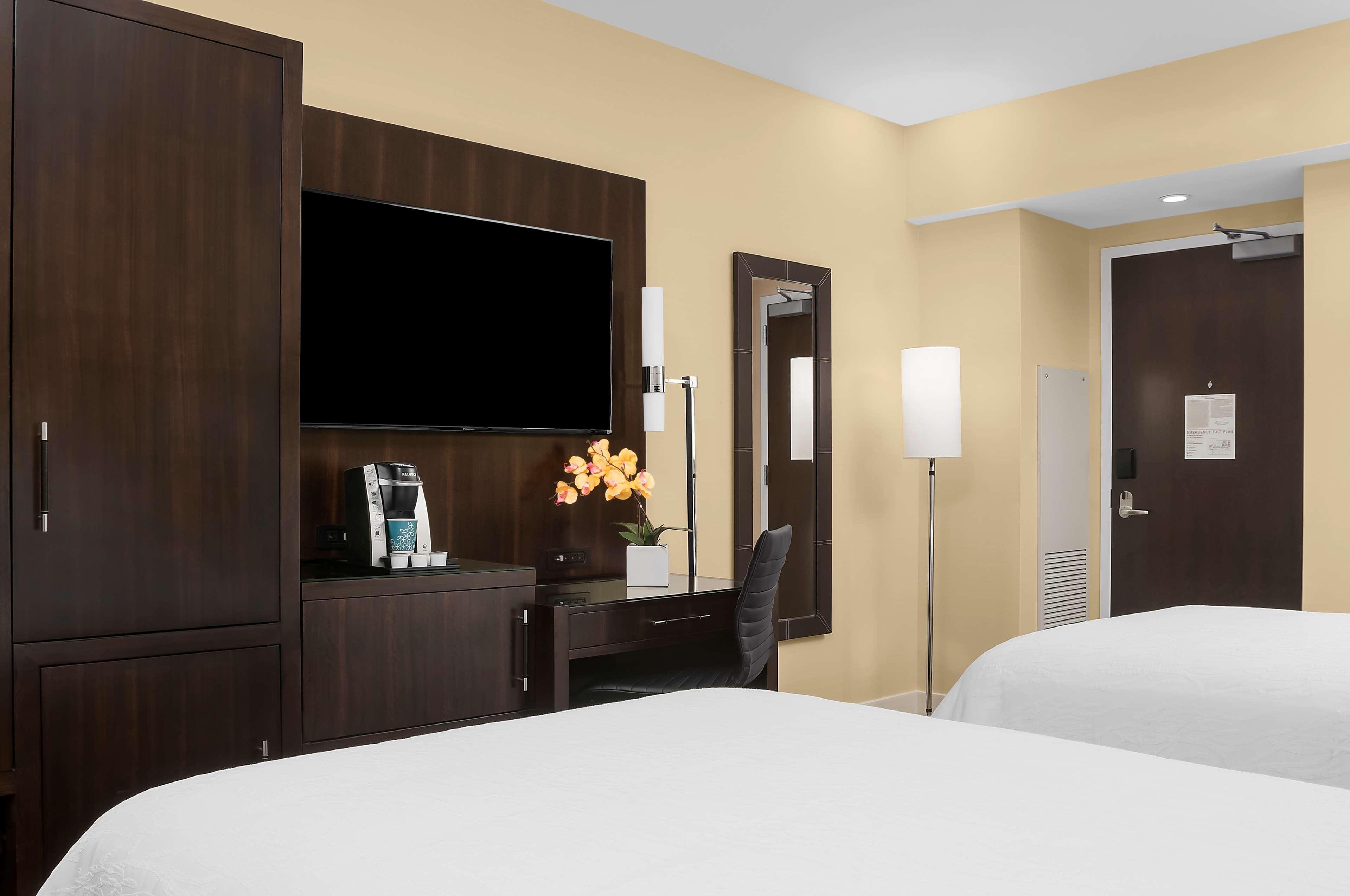 Hilton Garden Inn New York - Times Square Central Exterior foto