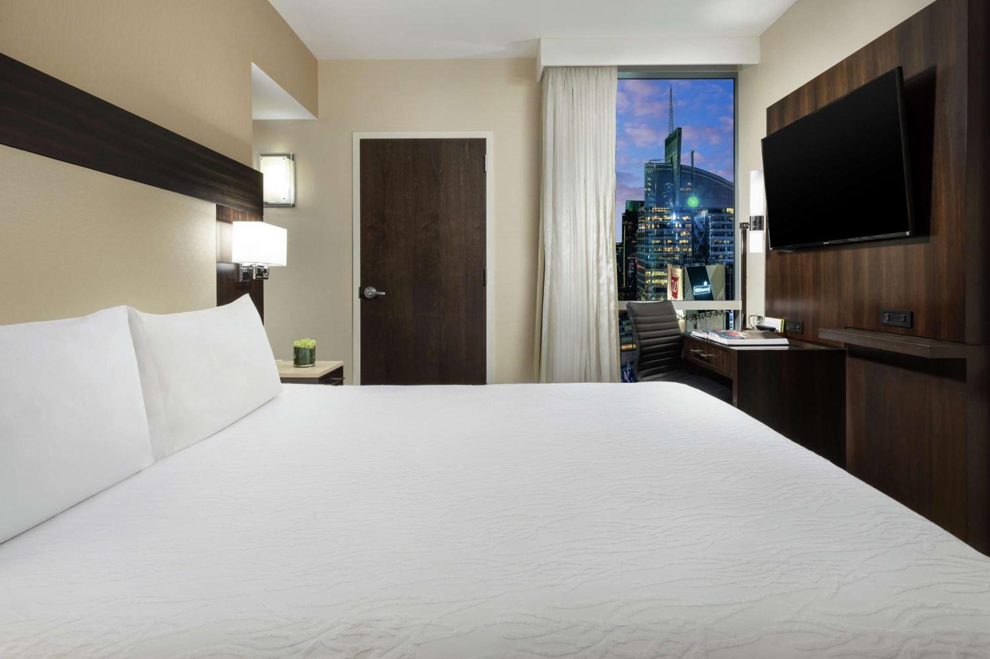Hilton Garden Inn New York - Times Square Central Exterior foto