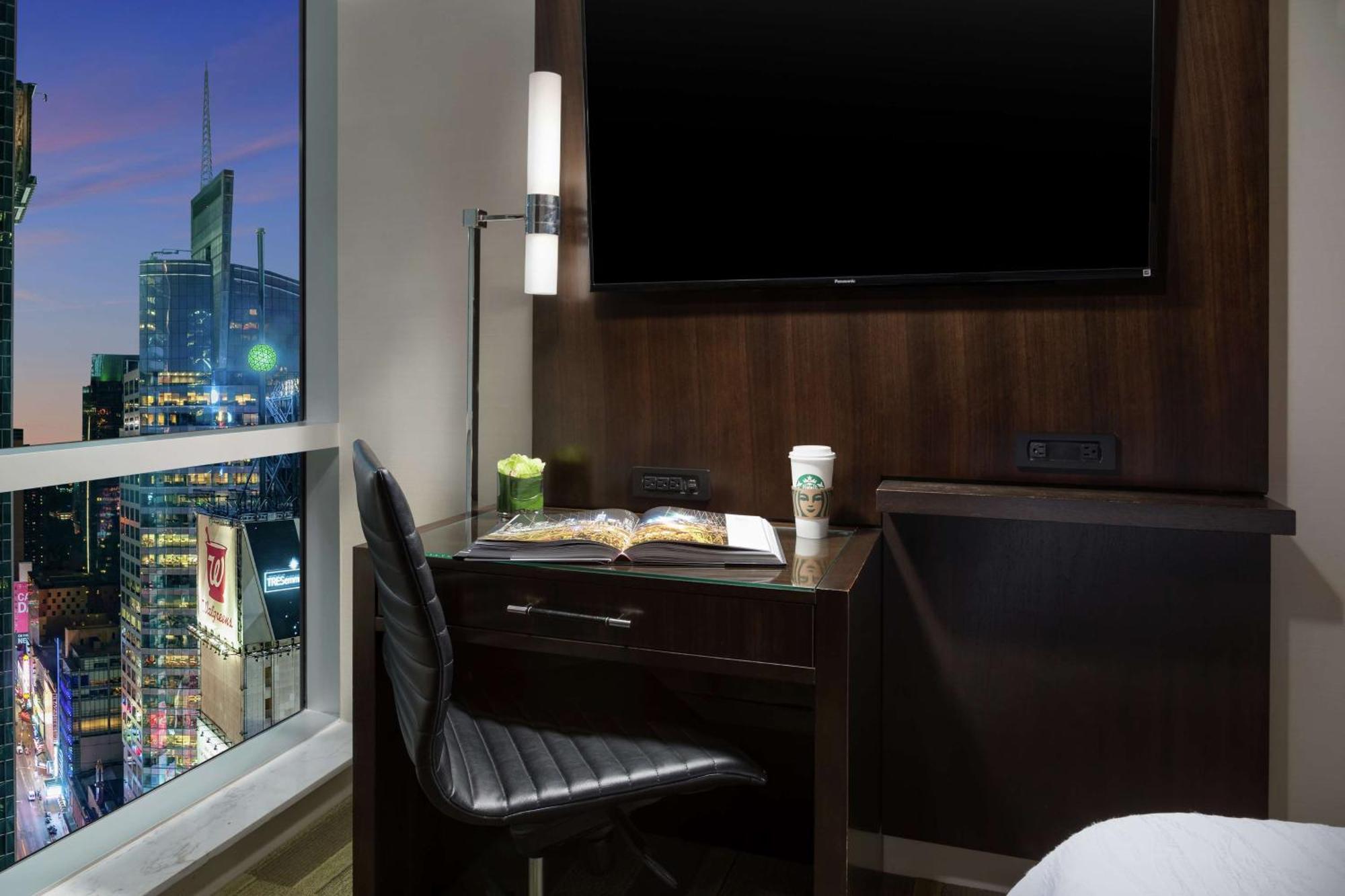 Hilton Garden Inn New York - Times Square Central Exterior foto