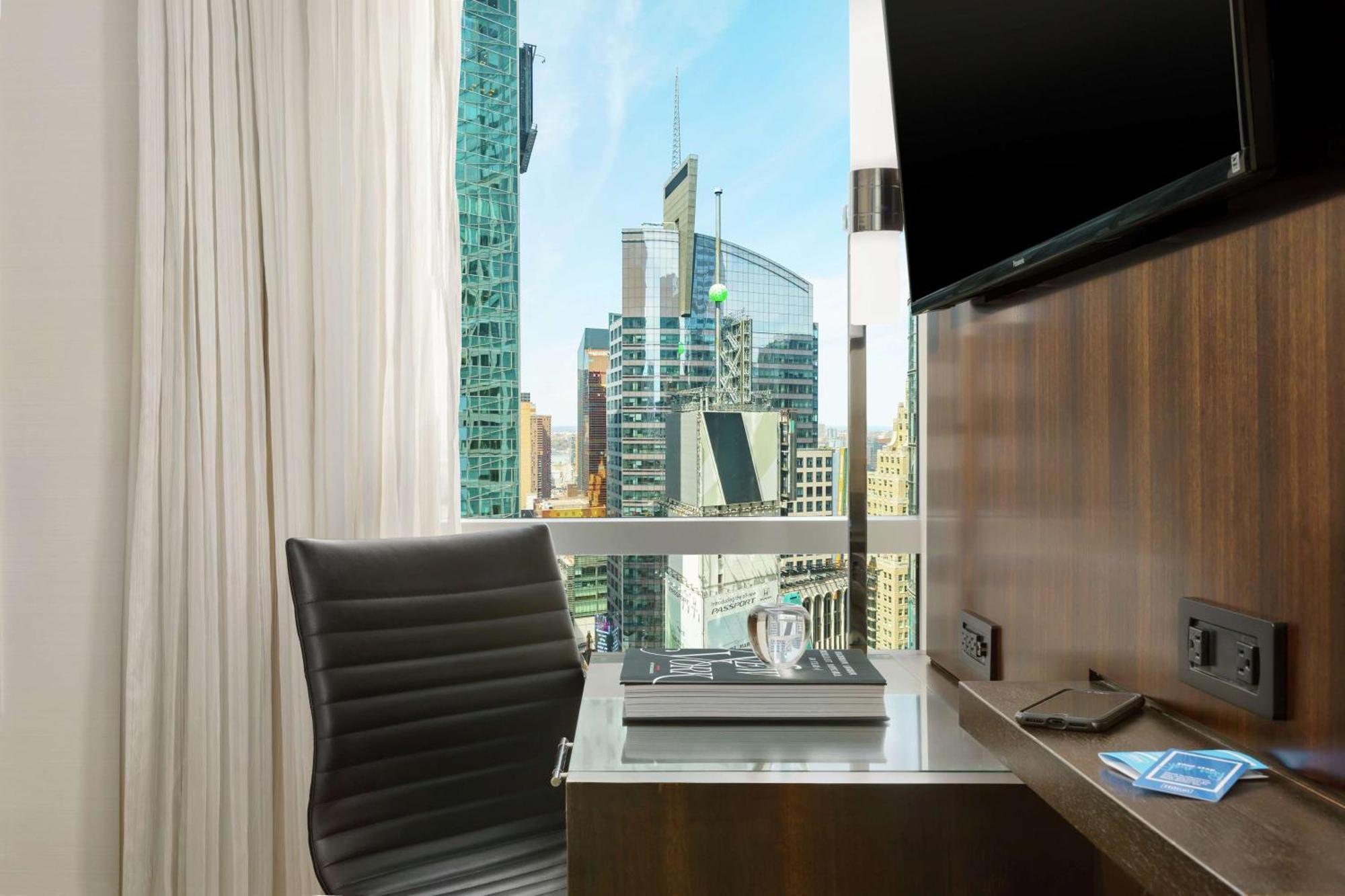 Hilton Garden Inn New York - Times Square Central Exterior foto