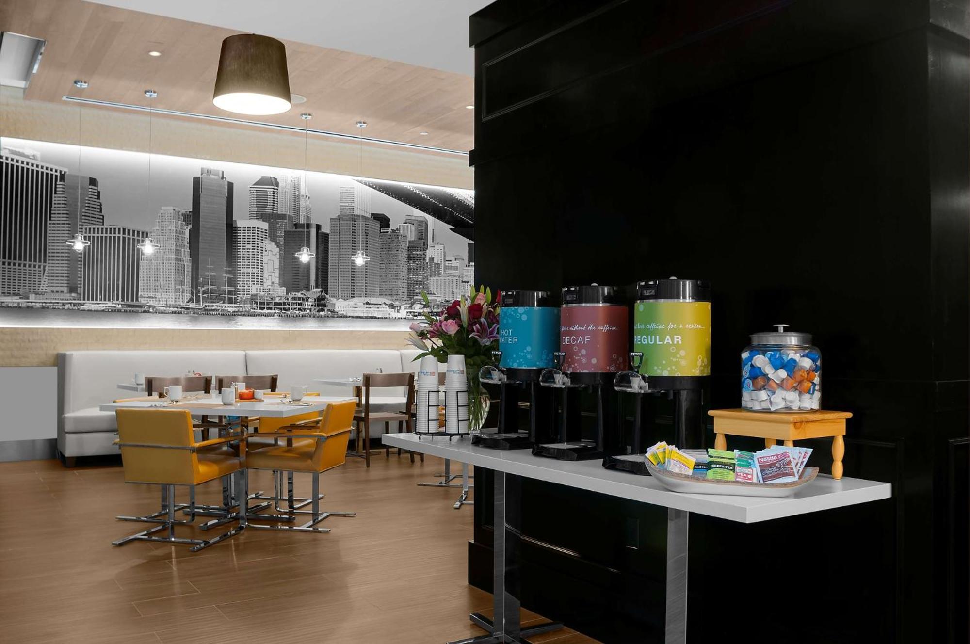 Hilton Garden Inn New York - Times Square Central Exterior foto