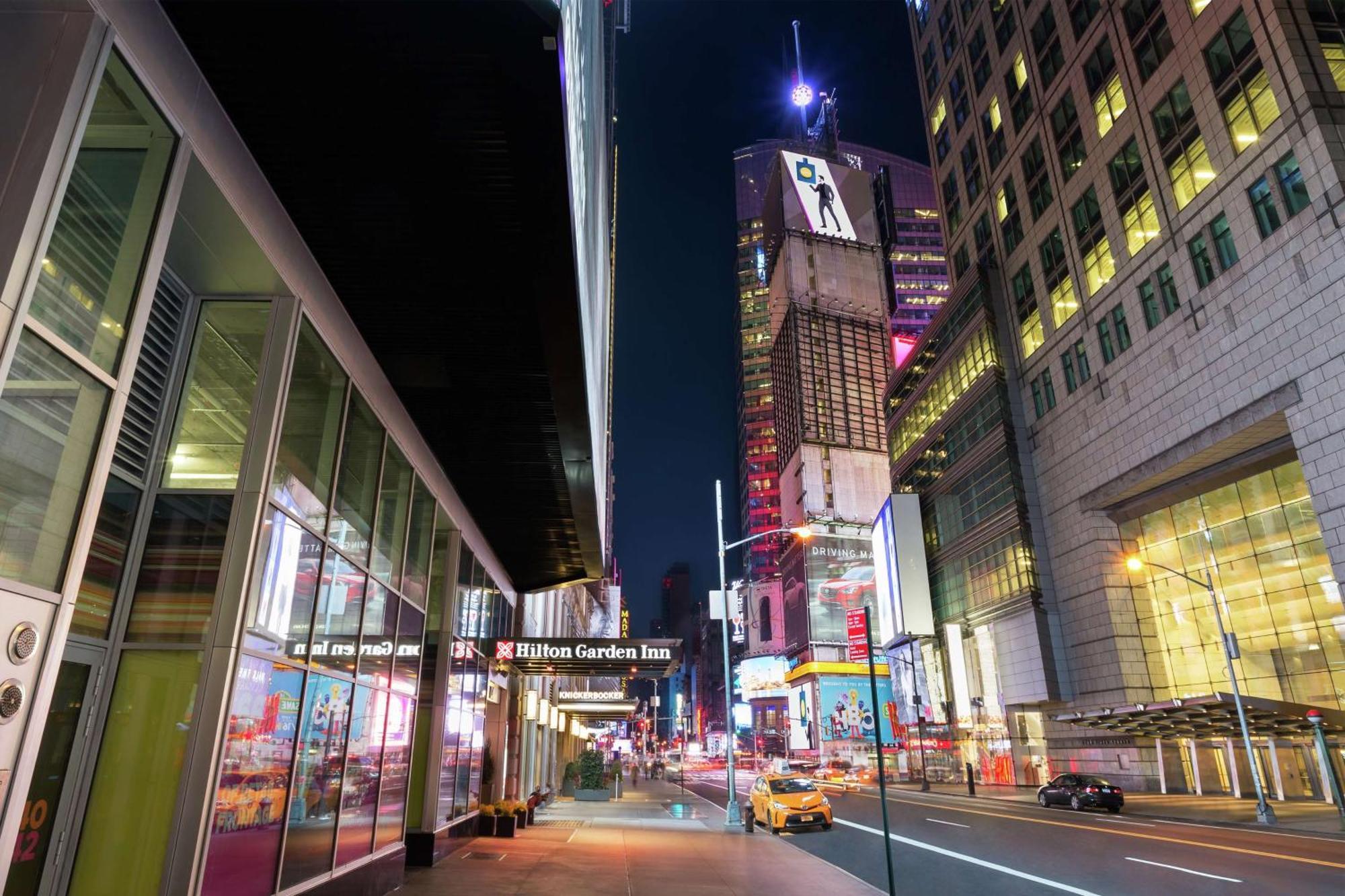 Hilton Garden Inn New York - Times Square Central Exterior foto